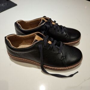 NWOT Clarks Artisan Women's Black Leather Lace-Up Sneakers (US 7; EU 37.5)